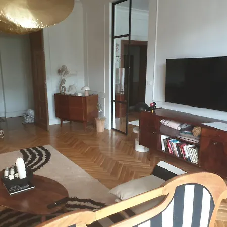 Apartament Mieszkanie mid-century modern w starej kamienicy niedaleko Targów MTP