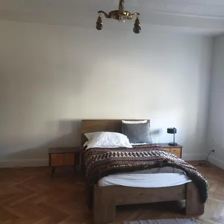 Apartament Mieszkanie mid-century modern w starej kamienicy niedaleko Targów MTP