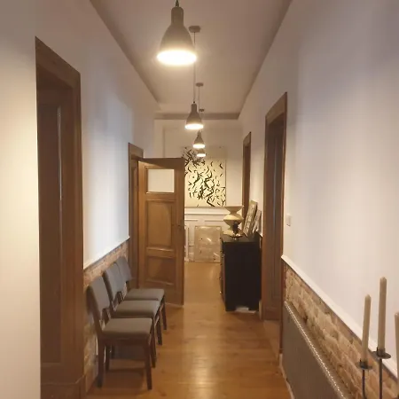 Apartament Mieszkanie mid-century modern w starej kamienicy niedaleko Targów MTP