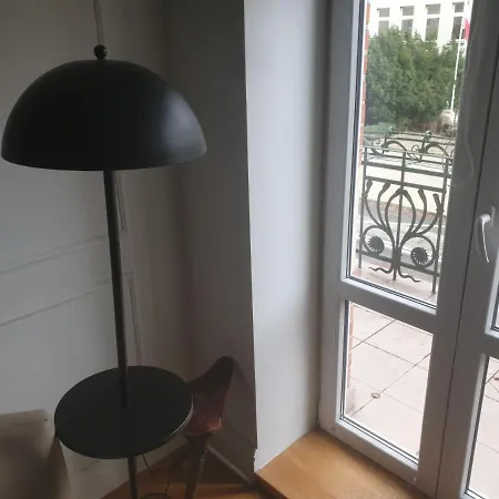Mieszkanie mid-century modern w starej kamienicy niedaleko Targów MTP * Poznań