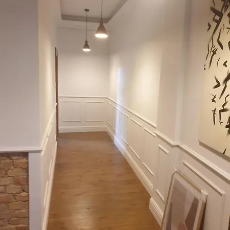 Mieszkanie mid-century modern w starej kamienicy niedaleko Targów MTP Apartament Poznań