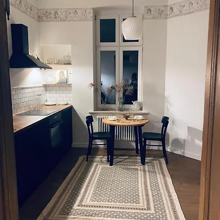 Apartament Mieszkanie mid-century modern w starej kamienicy niedaleko Targów MTP Poznań