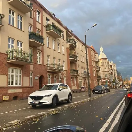 Apartament Mieszkanie mid-century modern w starej kamienicy niedaleko Targów MTP *