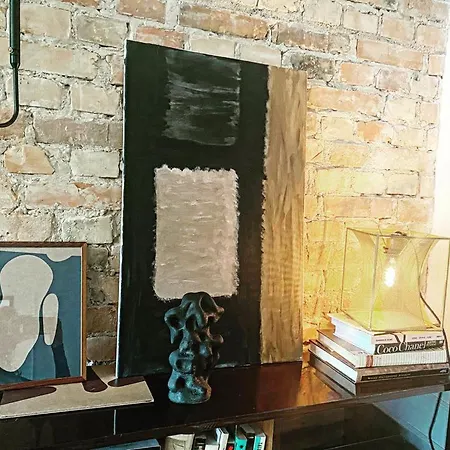 Mieszkanie mid-century modern w starej kamienicy niedaleko Targów MTP Poznań